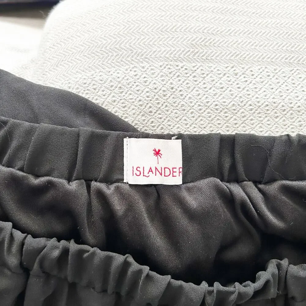 Islander black pleated